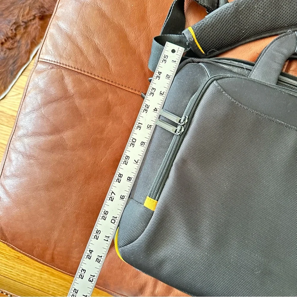 Targus Meridian II Toploading Laptop Case 15.6” – Black